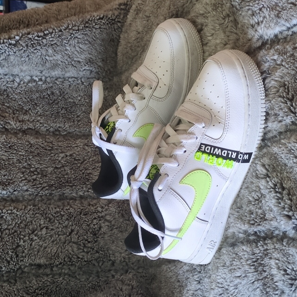 Nike Air Force 1 Low Worldwide sz 5.5Y CK6924-101​​